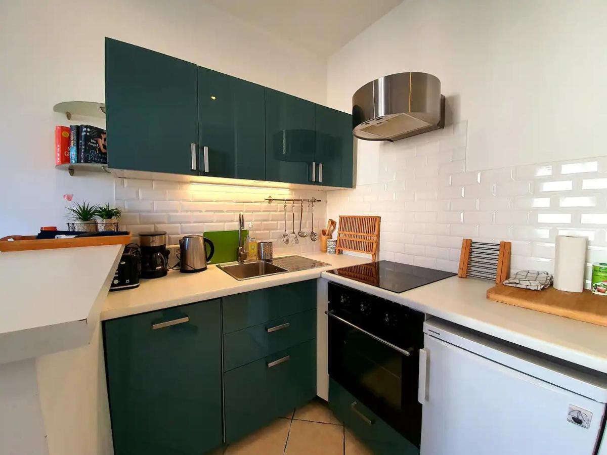 Freshly Tastefully Renovated Apartments In Heart Of Old Antibes Exterior foto
